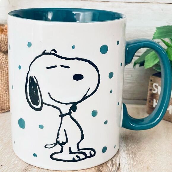NWT Adorable Peanuts Hapoy Snoopy White/ Green Dots Ceramic 15 Oz Mug Great Gift - Picture 1 of 9